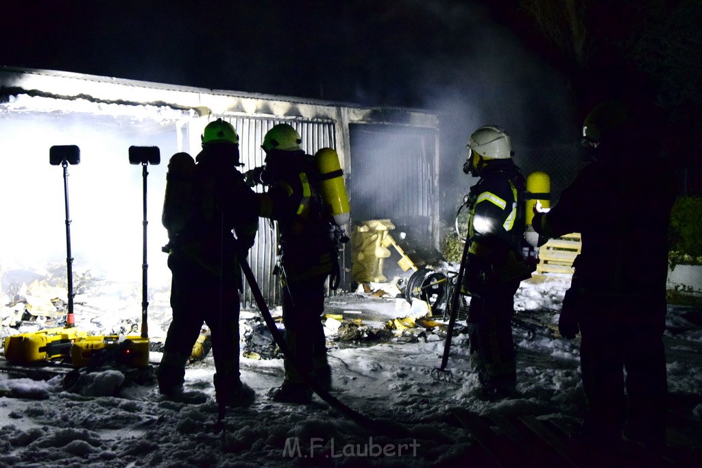 Feuer Hinterhof Garagen Koeln Hoehenberg Olpenerstr P111.JPG - Miklos Laubert